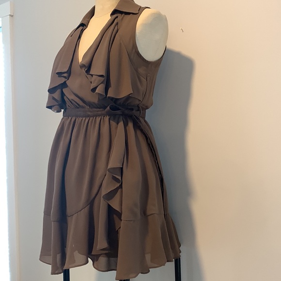 DOUBLE ZERO Taupe-Brown wrap dress with faux suede tie & Ruffled bottom Size S - Picture 2 of 12